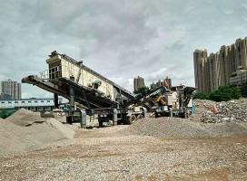 建筑垃圾回收設備：中意移動破碎站山西現(xiàn)場施工實況